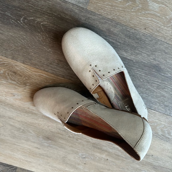 NWOT Born light gold stud sebra flat shoes size 8 - Picture 10 of 12